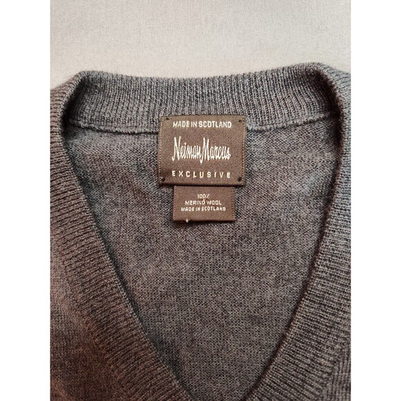 Men's Neiman Marcus Exclusive 100% Merino Wool V-Neck Sweater Vest Gray Large - Picture 4 of 4
